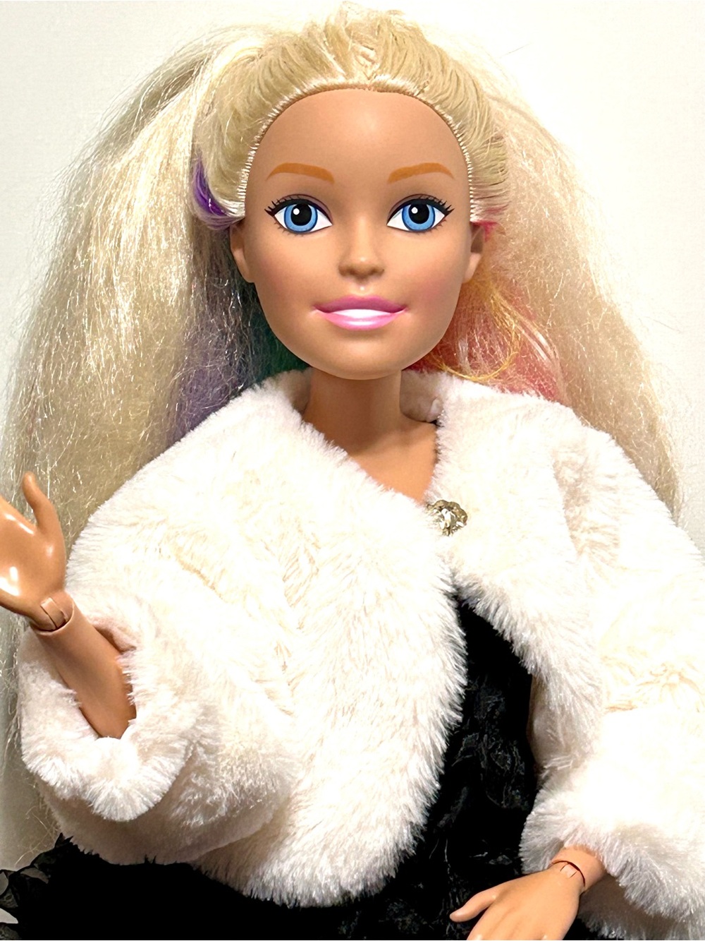 28” Mattel Barbie 2013-2016 #247MTOL on her back